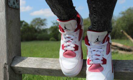 How to Wear Jeans with Jordans: 7 Great Tips