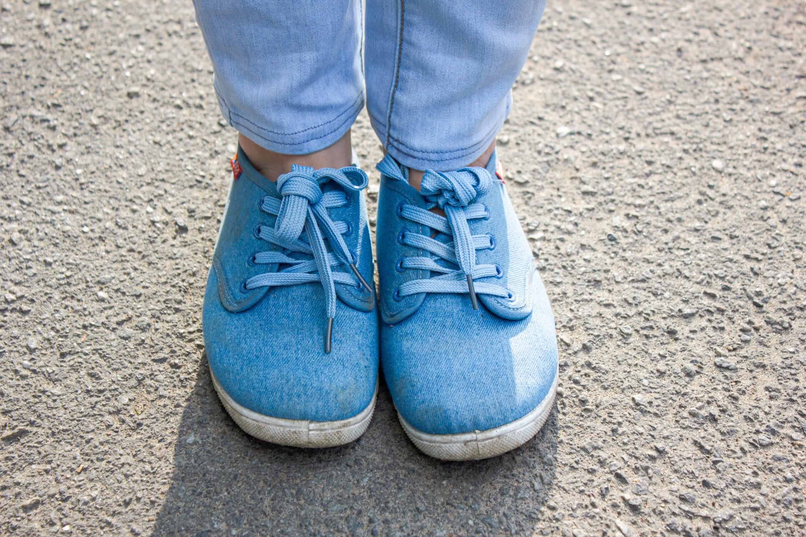 How to Wear Blue Shoes with Jeans: 41 Great Ideas